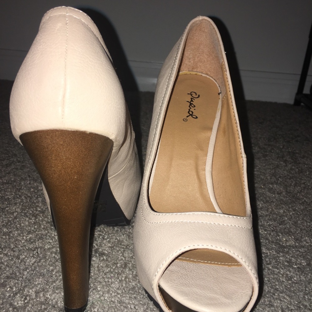 Nude with brown high heels. Size 7 - Picture 4 of 7